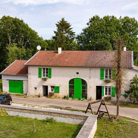Jolie Vache Deguisee En Fleurs, Chambre D'Hote A Soulosse Kültér fotó